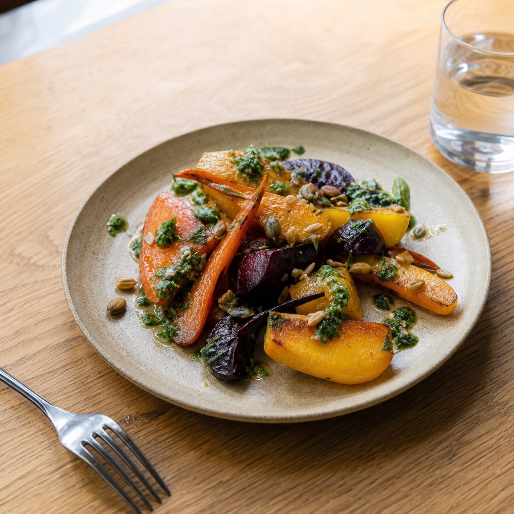 Légumes rôtis, sauce aux herbes